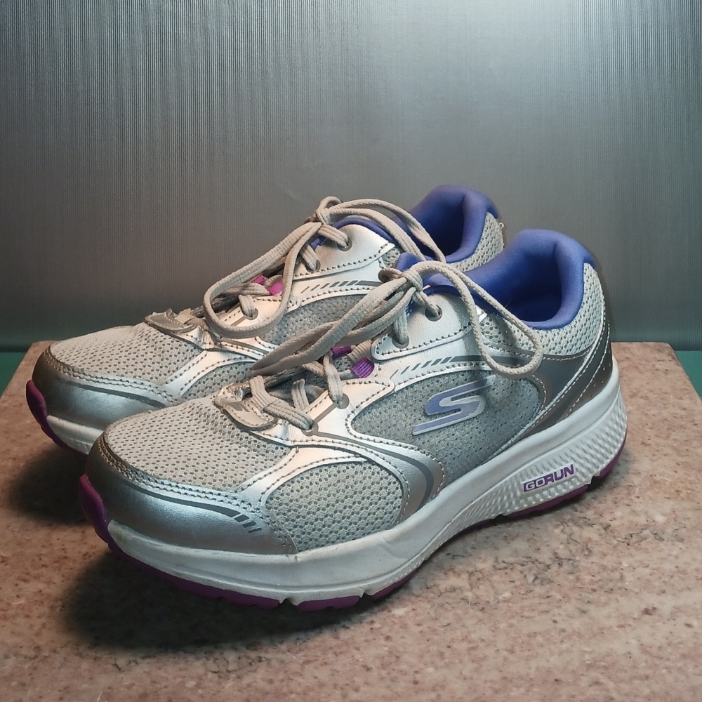 Sketchers Go Run Women's Size 6 Gray Shoes